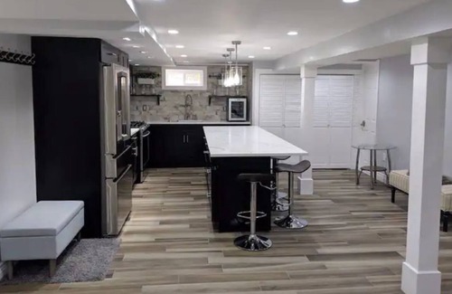 Valley Stream Apartment | Elegant basement apartment 15min from JFK +Parking