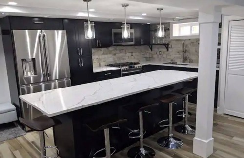Valley Stream Apartment | Elegant basement apartment 15min from JFK +Parking