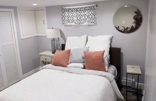 Valley Stream Apartment | Elegant basement apartment 15min from JFK +Parking
