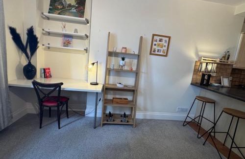 London Borough of Bromley Apartment | Elegant Boutique Flat in Historic Chislehurst