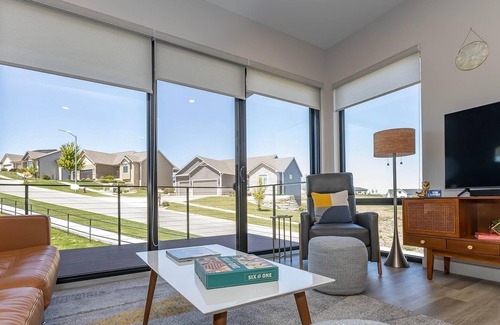 Manhattan Condo | Elegant Condo Minutes to Colbert Hills Golf Course, KSU, and Downtown Manhattan
