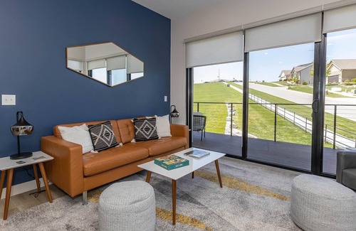 Manhattan Condo | Elegant Condo Minutes to Colbert Hills Golf Course, KSU, and Downtown Manhattan