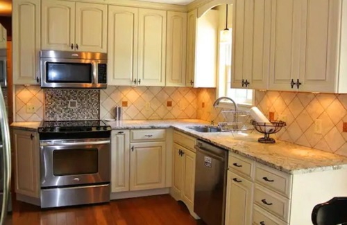Akron House | Elegant Ellet Living