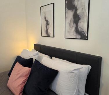 Hoxton West Apartment | Elegant Flat in London