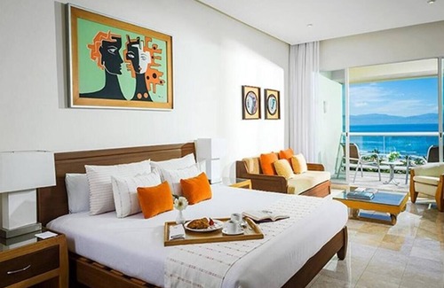 Playa Diamante Resort | Elegant Grand Mayan Master Suite – Beachfront Luxury in Acapulco