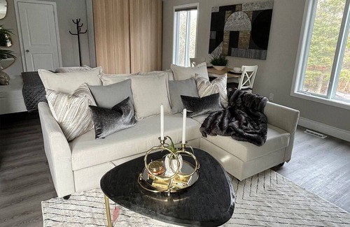 Munster Hamlet - Richmond Apartment | Elegant Guest Suite