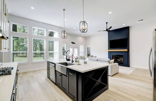 Hull House | Elegant home Among the Trees