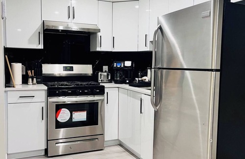 Southeast Edmonton Apartment | Elegant Legal Suite| King Beds| Private Entrance