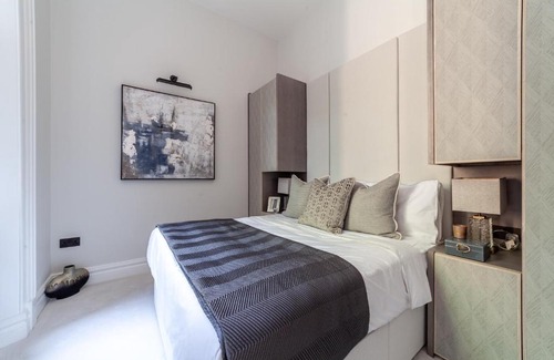 Redcliffe Apartment | Elegant Modern 2BR Flat in Prestigious Chelsea.