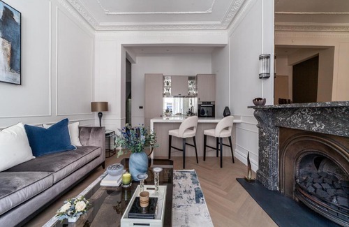 Redcliffe Apartment | Elegant Modern 2BR Flat in Prestigious Chelsea.