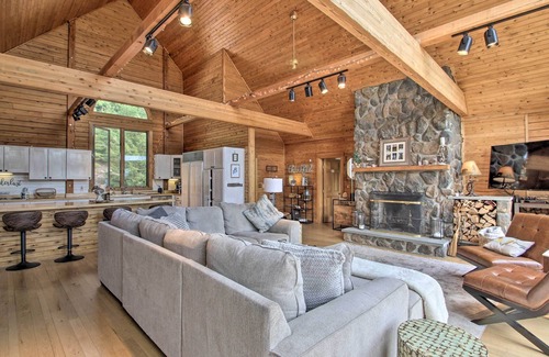 Harrison House | Elegant & Quiet Maine Escape w/Sauna & Deck!