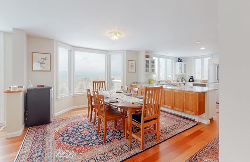 Waterbury Center House | Elegant & renewed mountain-view home with private hot tub, large deck & backyard