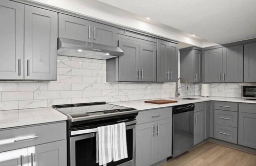Richmond Apartment | Elegant Richmond Gem nestled up to Hawthorne Blvd.n