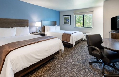 Beatrice Hotel | Elegant Room Parking Included Near Speedway And Riverside Park Trails