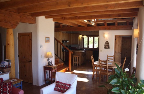 El Prado House | Elegant solar home - Midway between Taos and Taos Ski Valley
