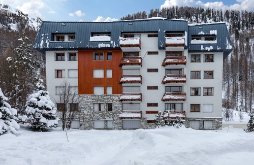 Val-d'Isere Apartment | Elegant, Spacious South-Facing Apartment with Balcony, Near Ski Slopes