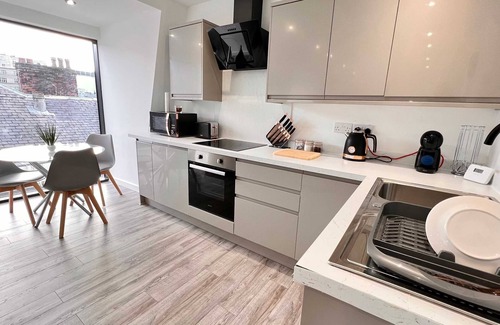 Liverpool City Centre Apartment | Elegant Stay in Irwell Chambers