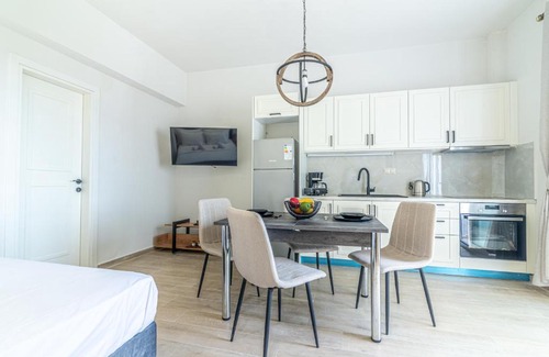 Agios Dimitrios Apartment | Elegant Suite 1 near the Beach