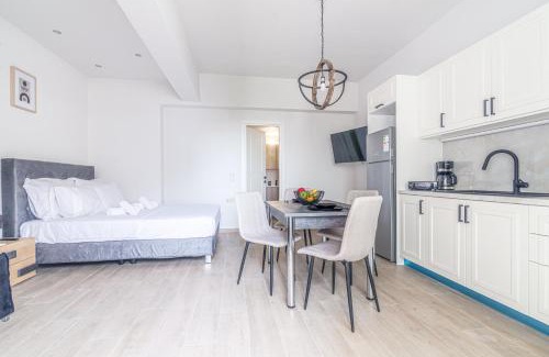 Agios Dimitrios Apartment | Elegant Suite 1 near the Beach