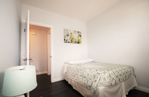 Saskatoon Apartment | Elegant Suite near Airport 2Bd, 1BR, Parking - Two Bedroom Apartment, Sleeps 6