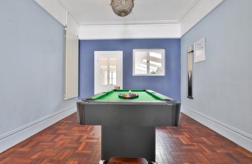 Roath House | Elegant Victorian Home with Pool Table & Parking
