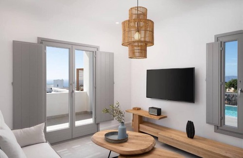 Akrotiri Villa | Elegant Villa Floating Breakfast