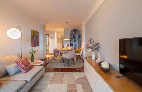 Vigo Apartment | Elegantes colores en el puerto by CABANA Rentals