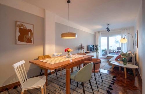 Vigo Apartment | Elegantes colores en el puerto by CABANA Rentals
