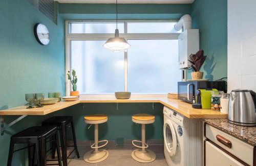 Vigo Apartment | Elegantes colores en el puerto by CABANA Rentals