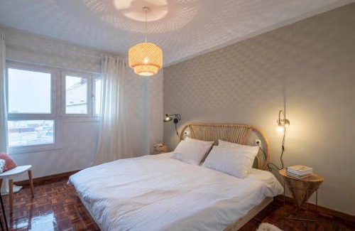 Vigo Apartment | Elegantes colores en el puerto by CABANA Rentals