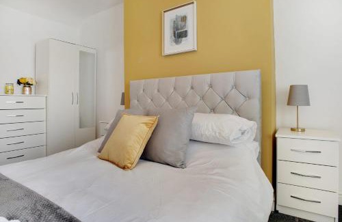 Ashington House | Elegantly 2-Bedroom in Ashington, Sleeps 3
