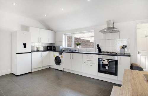 Ashington House | Elegantly 2-Bedroom in Ashington, Sleeps 3