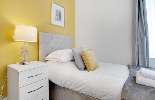 Ashington House | Elegantly 2-Bedroom in Ashington, Sleeps 3