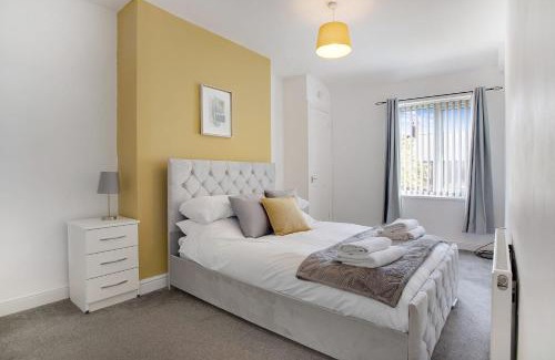 Ashington House | Elegantly 2-Bedroom in Ashington, Sleeps 3