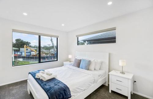 Mount Roskill House | Element Edge Townhouse with Parking and Air-Con