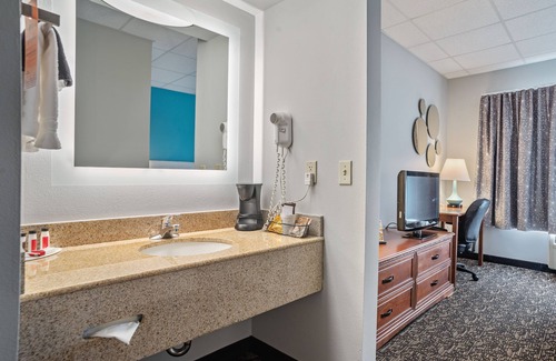 Rapid City Hotel | Elevation Inn & Suites, Trademark Collection by Wyndham