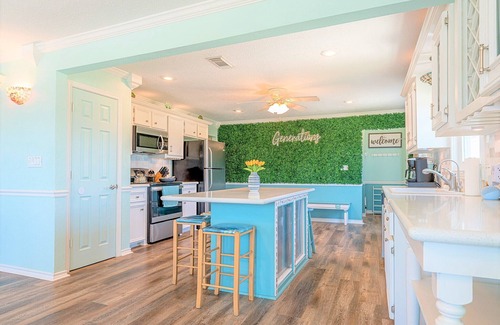 Surfside Beach House | Elevator, Pickleball, Hot Tub, Jacuzzi suite, Sleeps 26 "Generations Retreat"