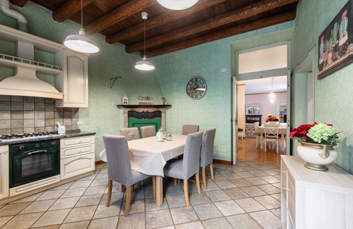 Albese con Cassano Apartment | Elisabeth in Villa with Private Parking