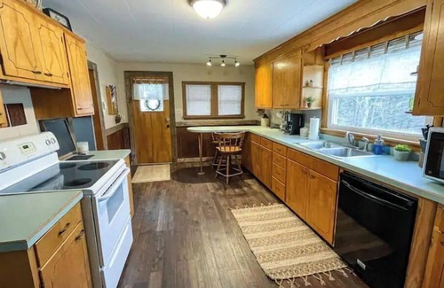 Weedville Cottage | Elk Crossing Getaway in the PA Wilds
