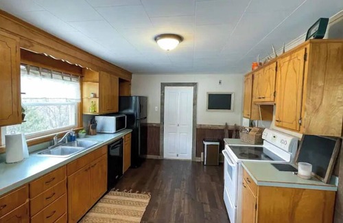Weedville Cottage | Elk Crossing Getaway in the PA Wilds