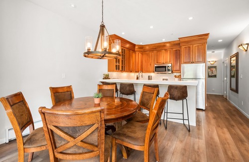 Snowmass Village Villa | Elk Mountain Villa in Snowmass: 3 bed with walk-out patio