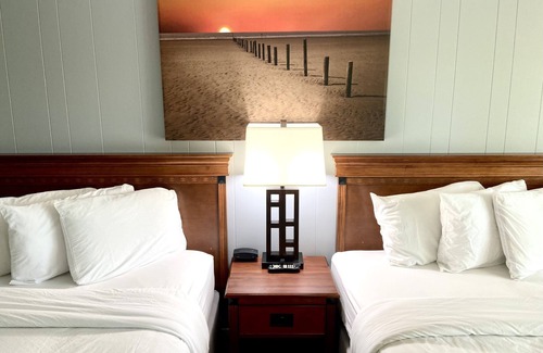 Williamsburg Hotel | Elk Rapids Lakeshore Inn