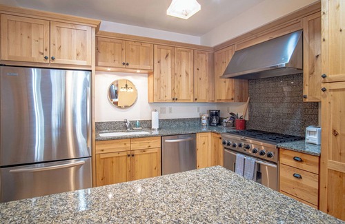 Elkhorn Village Condo | Elkhorn Springs Sanctuary - Pool/Hot Tub/Underground Parking
