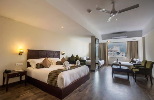 The Mall Road Hotel | EllBee Mussoorie Hills