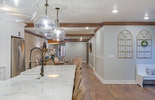 Galena Apartment | Elle & Beck's Second Floor Suite nOverlooking Historic Main Street In Galena, IL