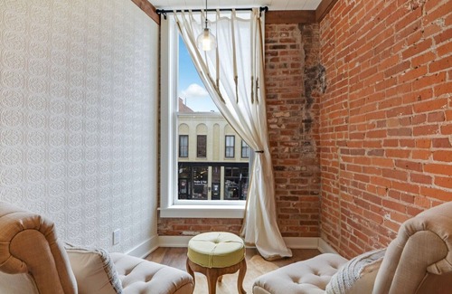 Galena Apartment | Elle & Beck's Second Floor Suite nOverlooking Historic Main Street In Galena, IL