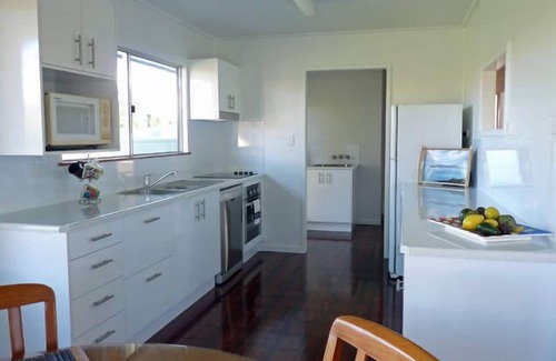 Guthalungra House | Elliot River Retreat, Riverside Walks & Fishing, Large Pet Friendly Fenced Yard