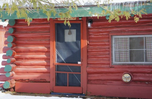 Grawn Cabin | Ellis Lake Resort - Oak Logroom-Interlochen/Traverse City