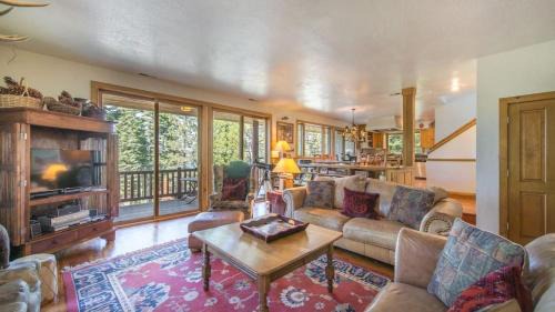 Tahoma House | Ellis Peak by AvantStay Beautiful McKinney Cabin w Filtered Lake Views
