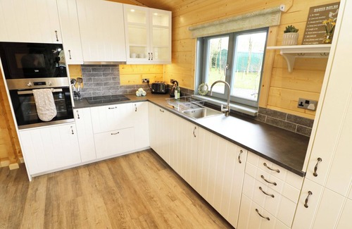 Newland Near Ulverston Cottage | ELM LODGE, with hot tub in Ulverston